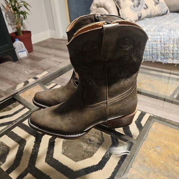 Dream Pairs Shoes - NWOT Brand New Dream Paris Brown Design Boots Size 8